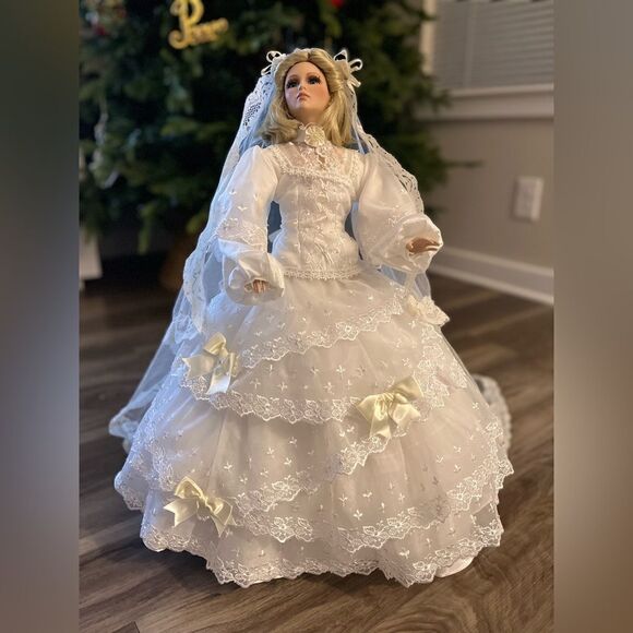 RARE! THE CARMELA COLLECTION VINTAGE PORCELAIN BRIDAL DOLL LIMITED EDITION - Picture 17 of 17